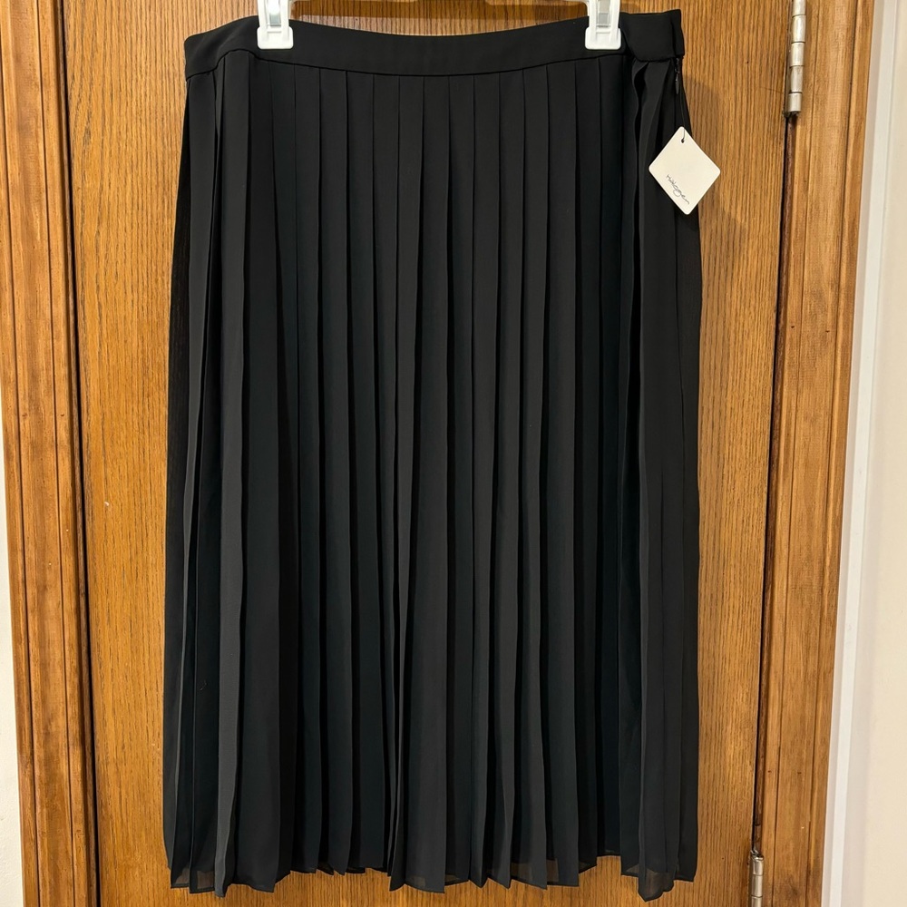 NWT pleated Halogen skirt size 12 - Picture 2 of 10
